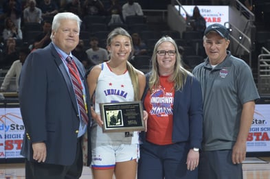 _7DK0948 - Wooden Award, Mike Broughton, Ella Bobe, Emily Bobe, Darrel Bobe